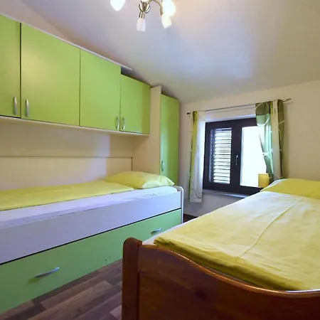 Zrinka Apartment Omisalj