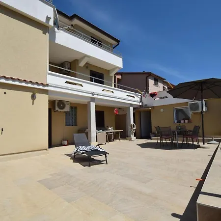 Zrinka Apartment *